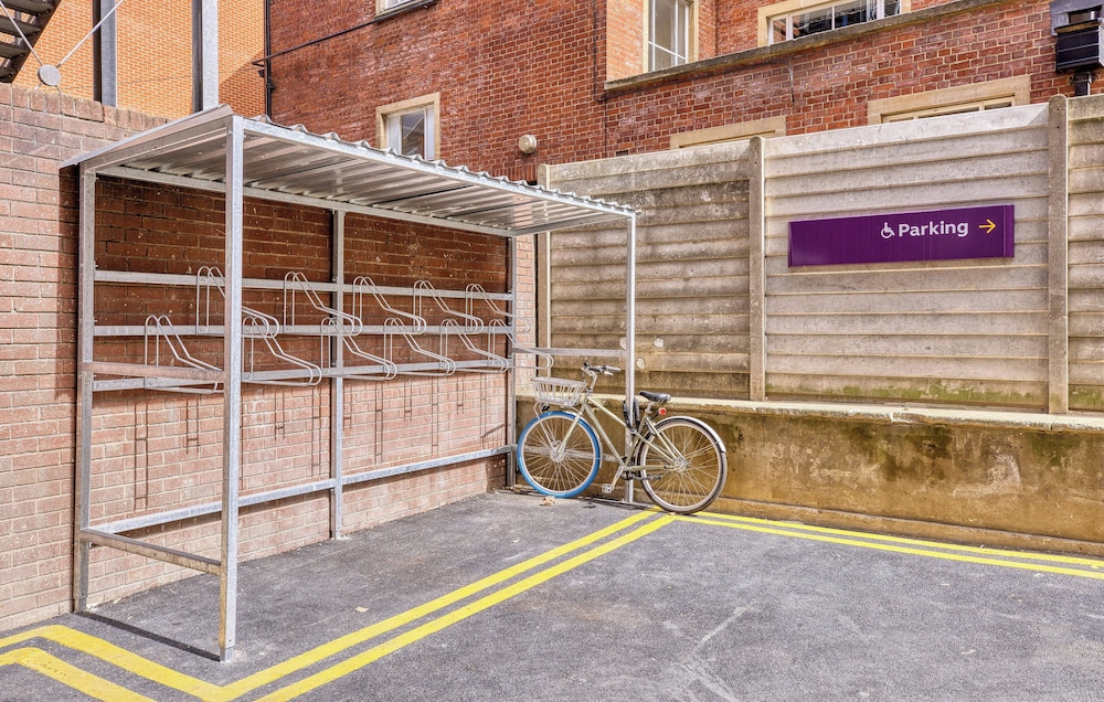 Premier Inn London Hammersmith (Shepherds Bush Road) 42/47
