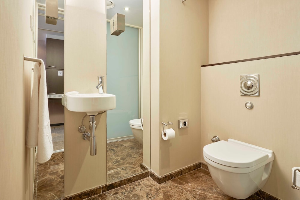 Richmond Nua Wellness-Spa 62/66