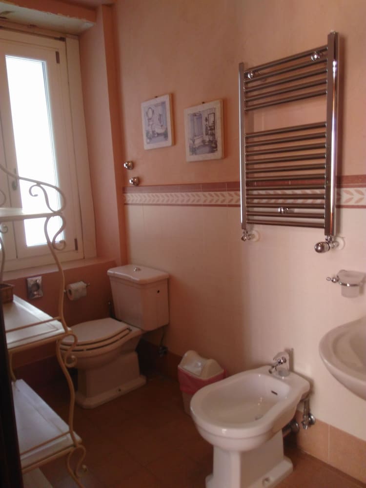 HOTEL VILLA DORATA, ETNA 37/44
