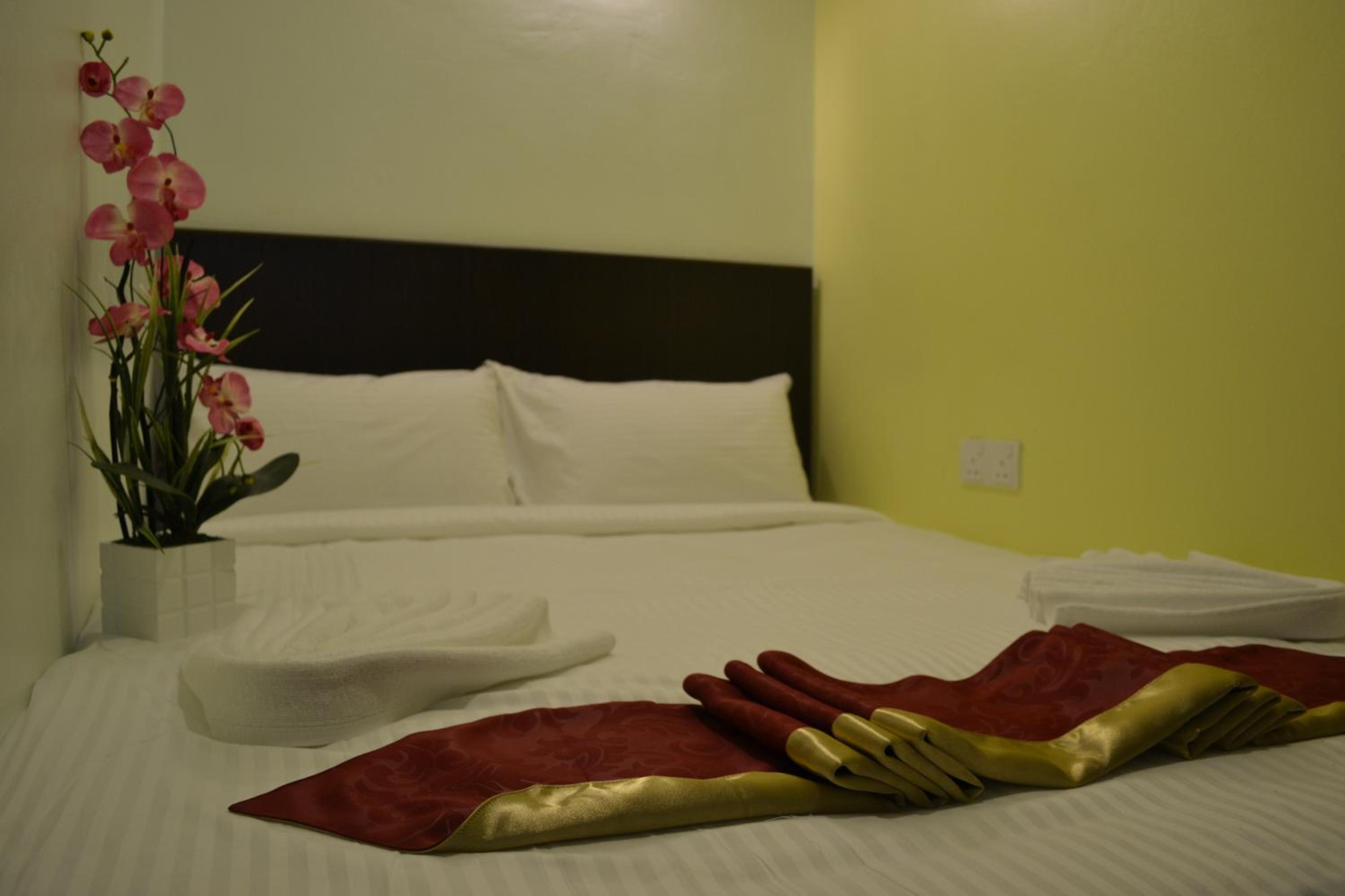 STANDARD, QUEEN BED