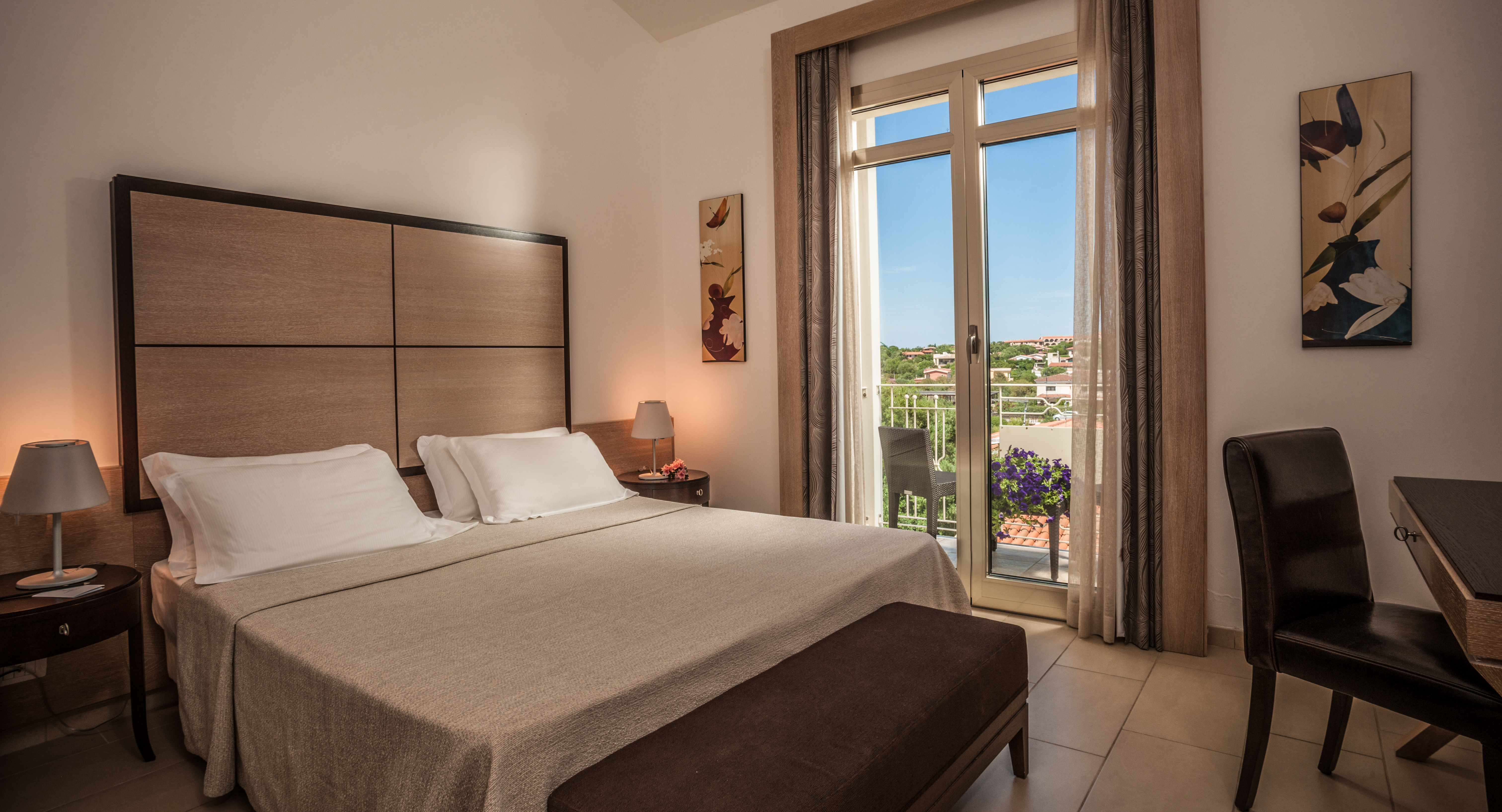 Classic, Double Bed, Side Sea View