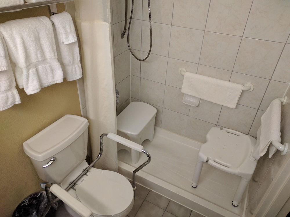 Best Western Plus Wooster Hotel & Conference Center 23/48