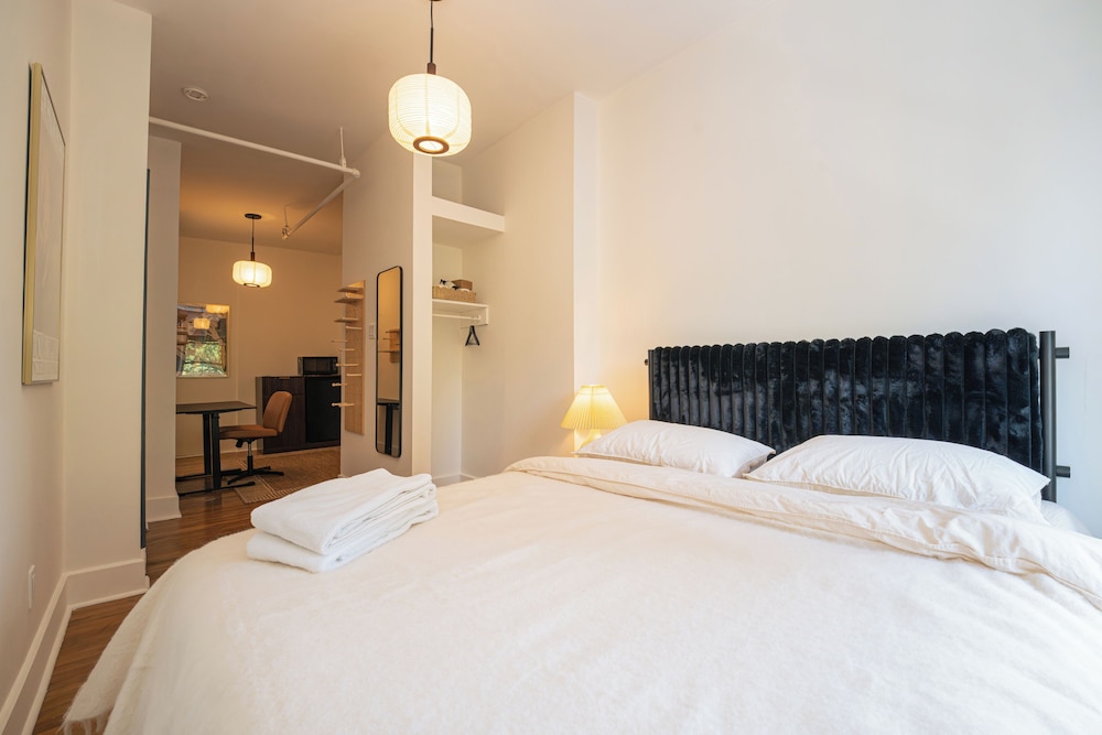 City, Studio, Double Bed, Shared Bathroom