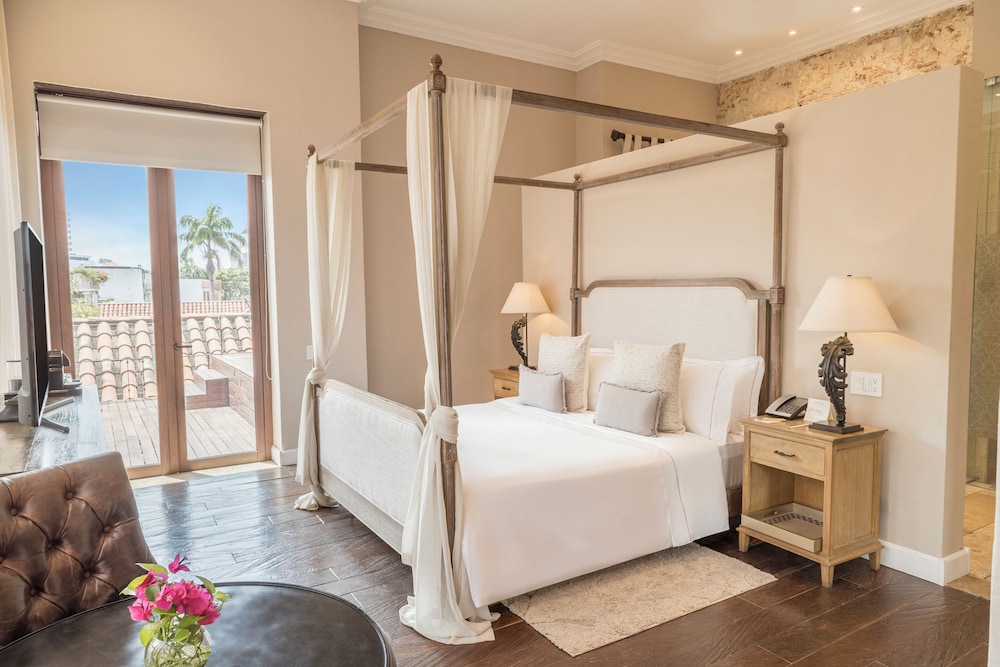 LUXURY, SUITE