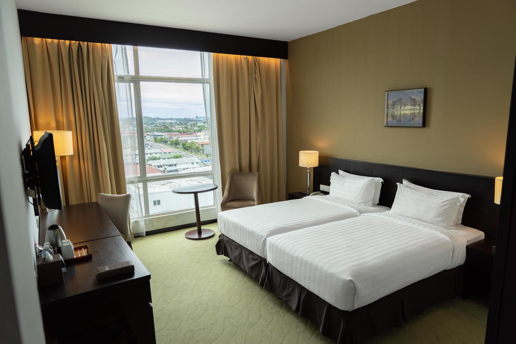 Deluxe, King and Twin Beds, Mountain or City View