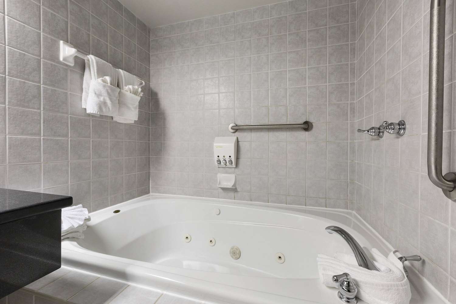 Days Inn by Wyndham Ottawa West 7/8