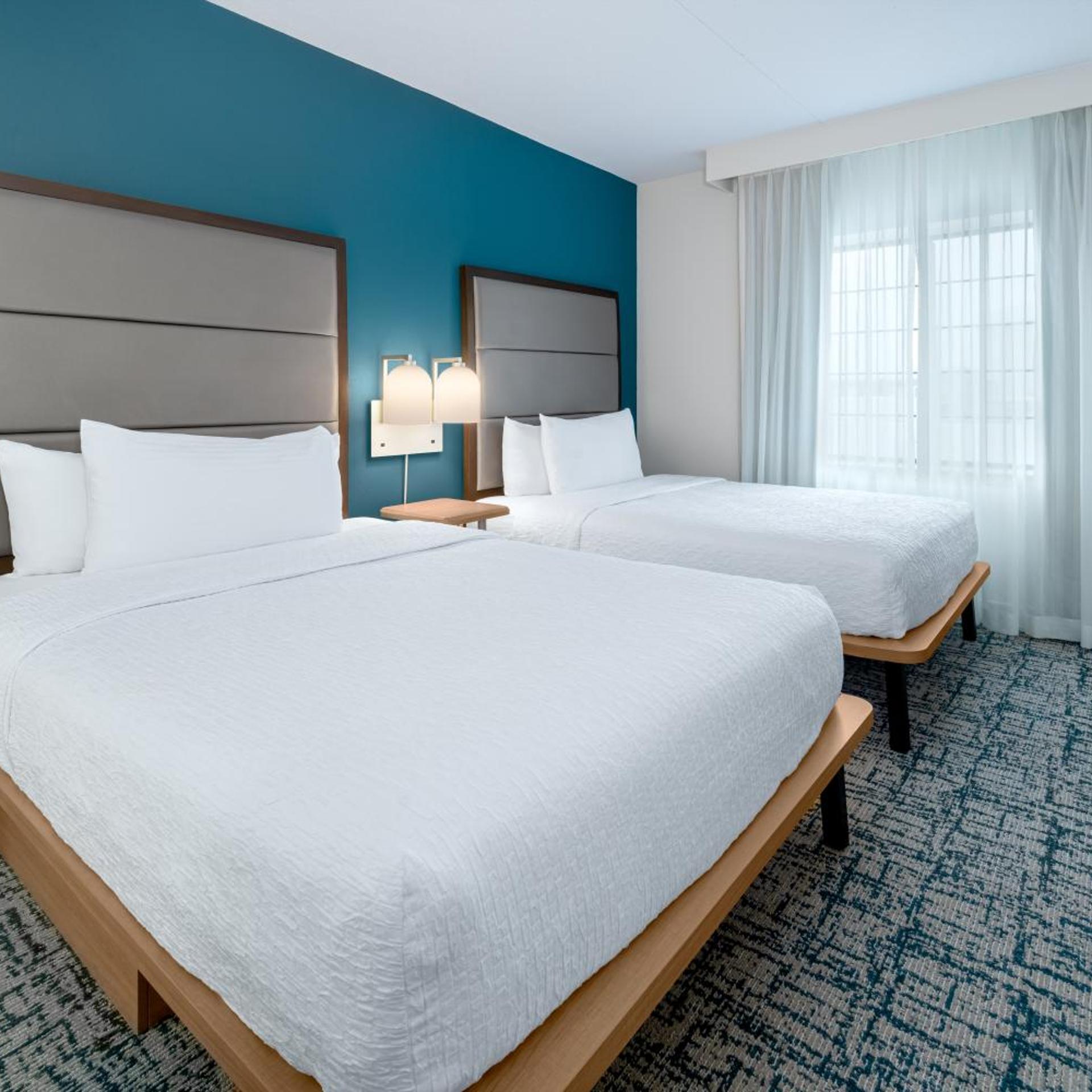 Suite, 2 Queen Beds, Sofa, Accessible