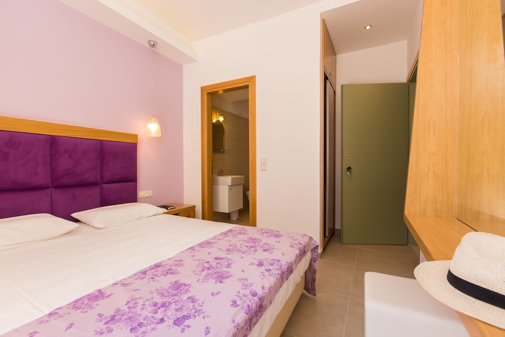 Eltina Hotel 10/50