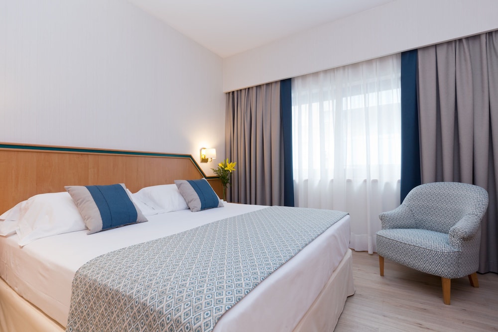 ROOM, SINGLE