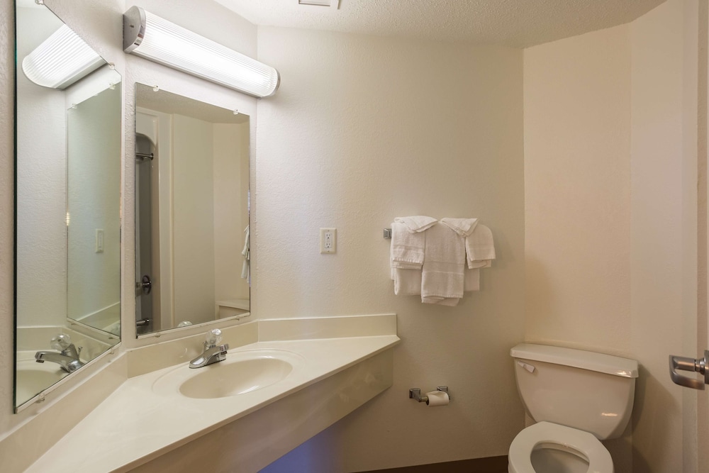 Motel6 Dale, IN 43/45