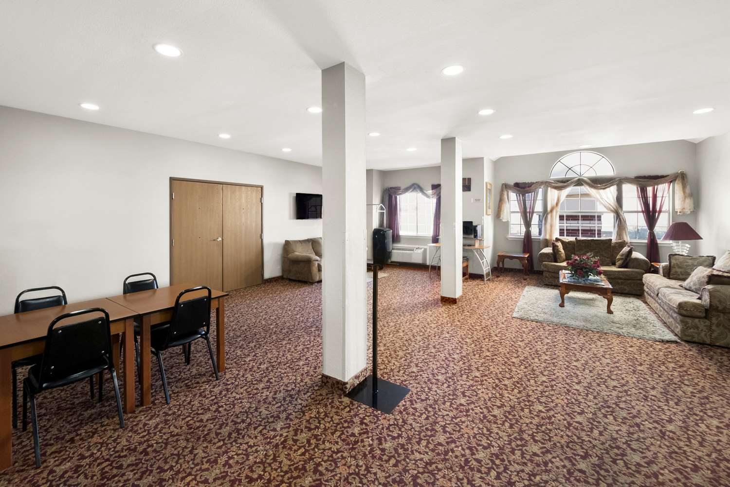 Econo Lodge Inn & Suites Mesquite - Dallas East 13/13