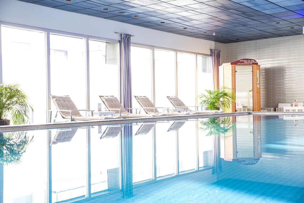 Hotel Atlantic Hamburg, Autograph Collection 3/42