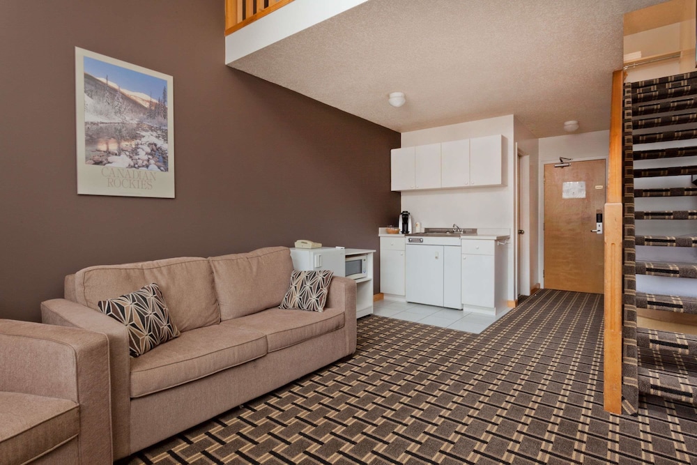 Super 8 by Wyndham Valemount 21/33
