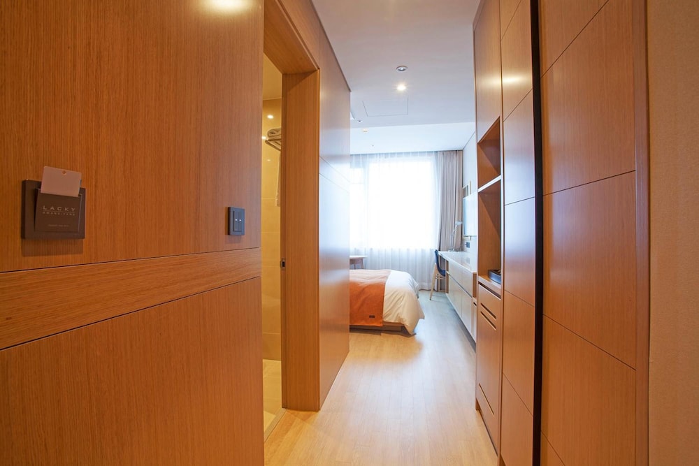 Hotel Lacky Gwangyang 23/62