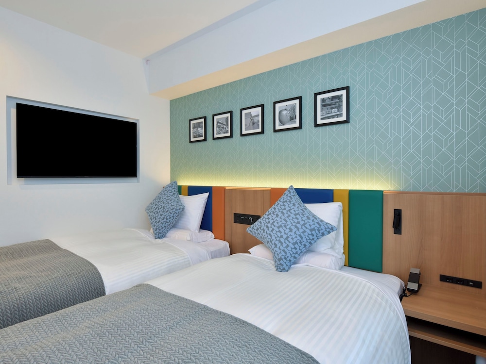 COMFORT, TWIN BEDS