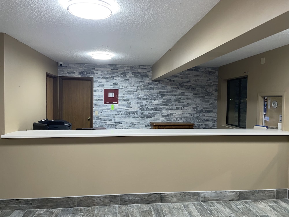 Designer Inn & Suites 6/69