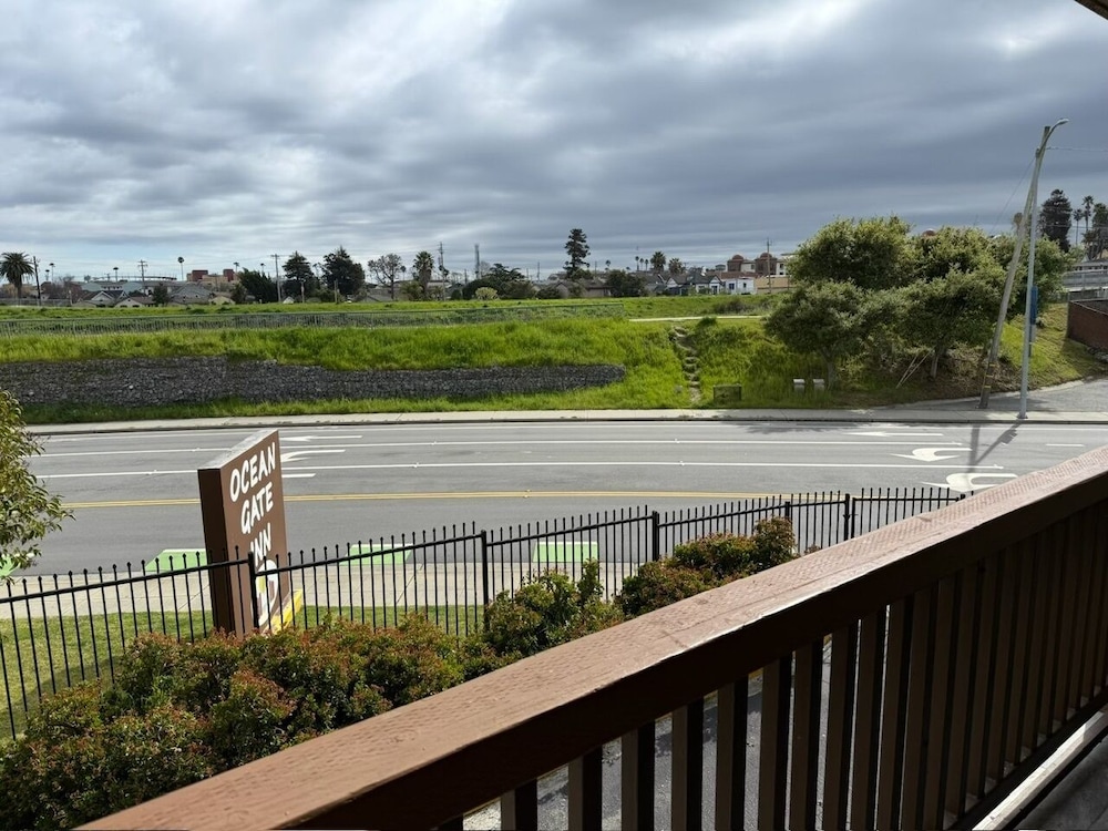 Ocean Gate Inn 52/58