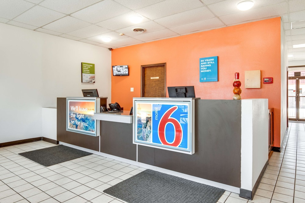 Lobby at Motel6 Longview Tx North, LONGVIEW - TX