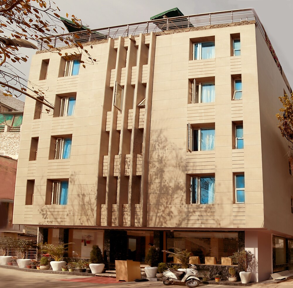Hotel Shanti Plaza 3/50
