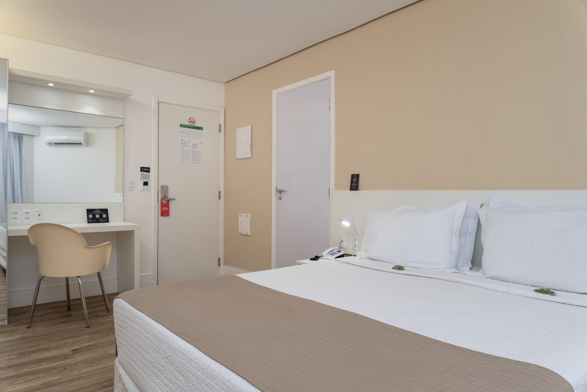 Room, Lateral Side Sea View, Accessible