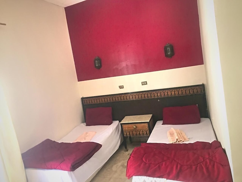 One Season Hostel 24/72