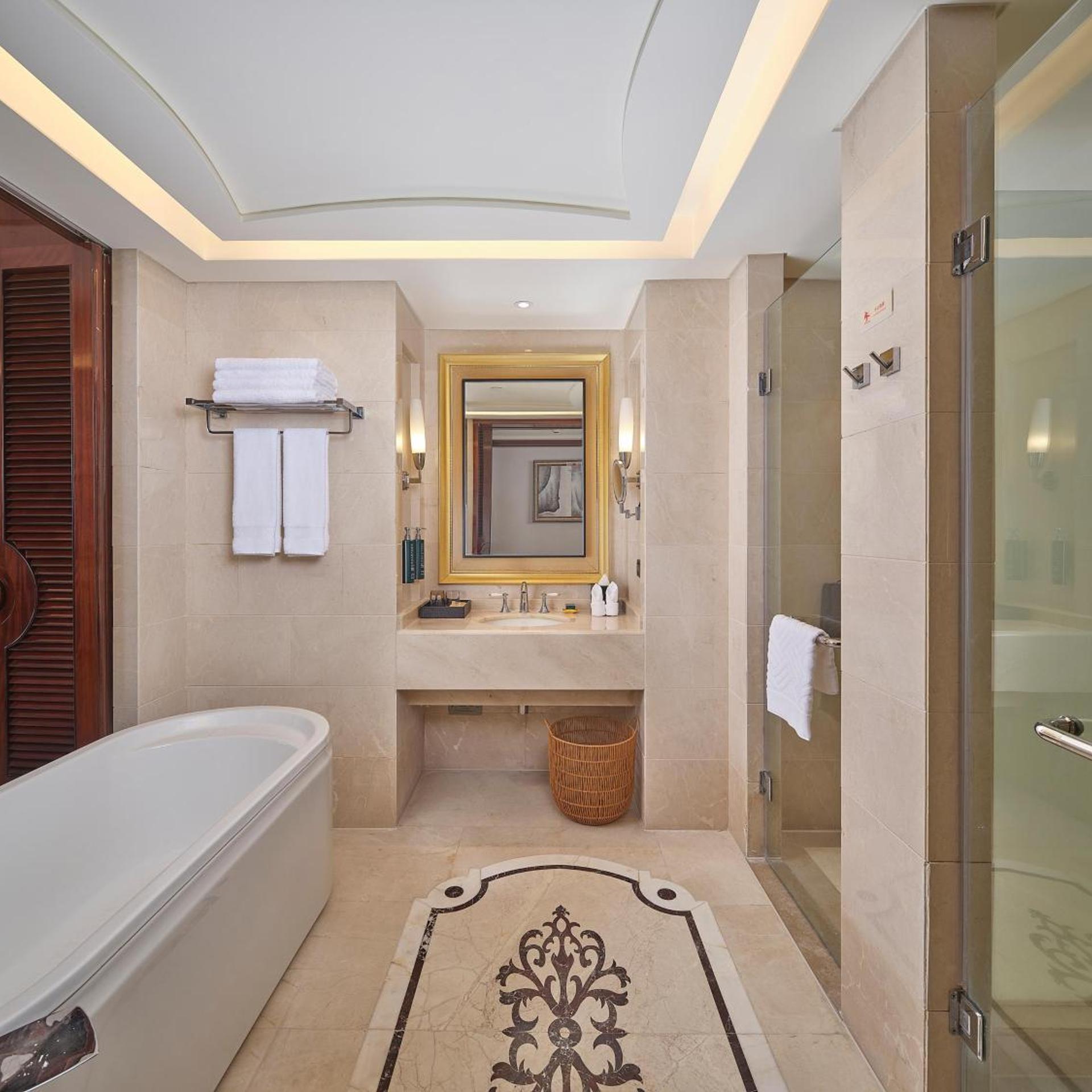 DoubleTree by Hilton Sanya Bay 50/50