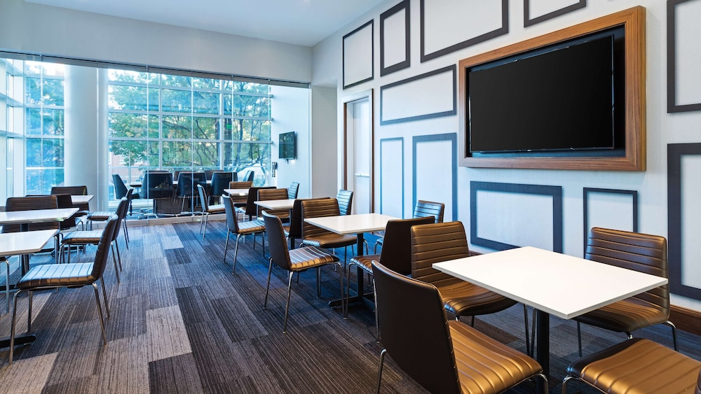 HYATT HOUSE WASHINGTON DC / THE WHARF 34/64