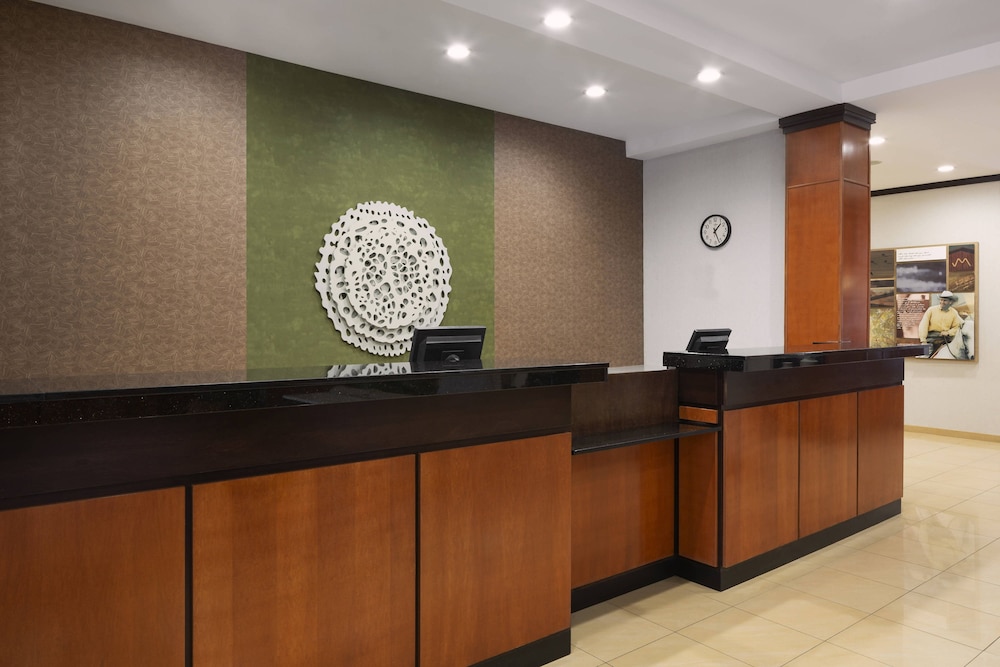 Fairfield Inn and Suites by Marriott Selma Kingsburg 7/36