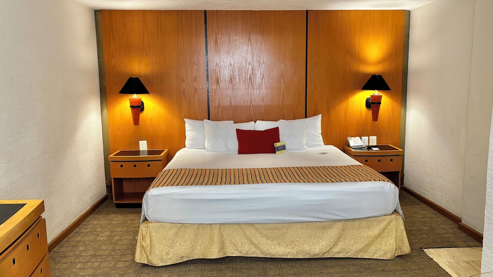 EXECUTIVE, KING BED