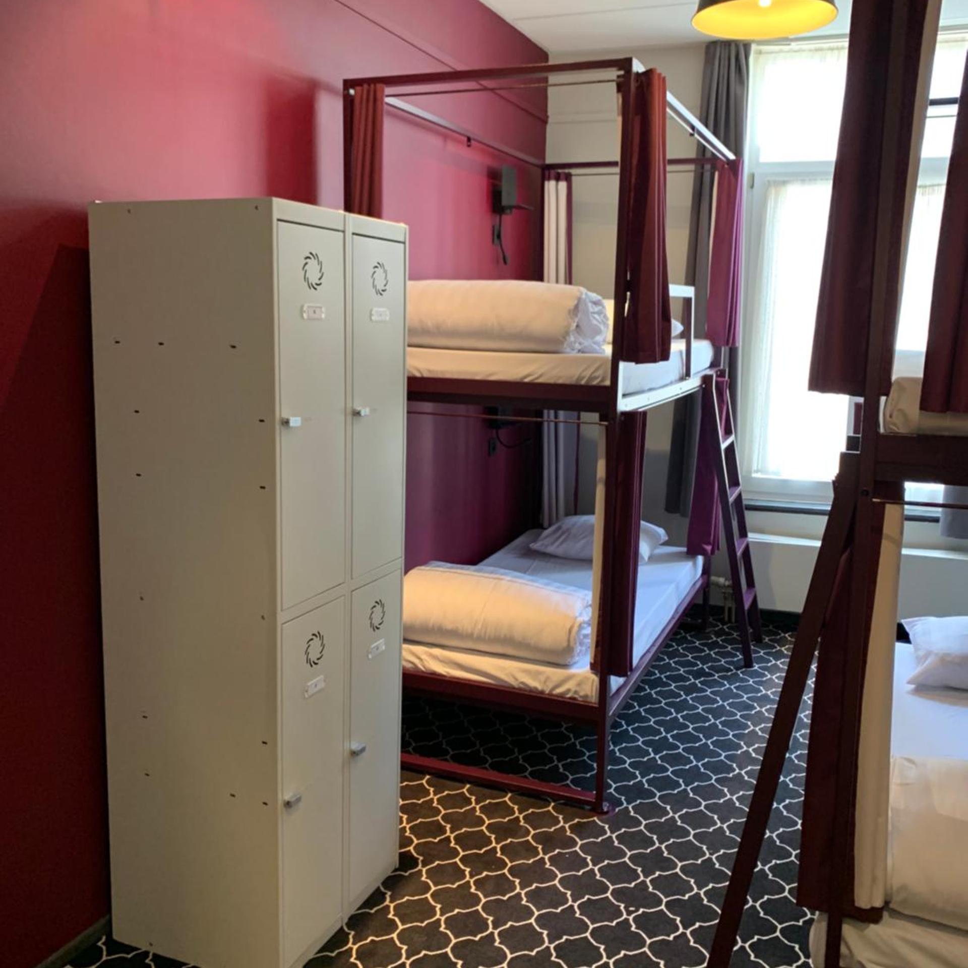 Private, 6 Beds