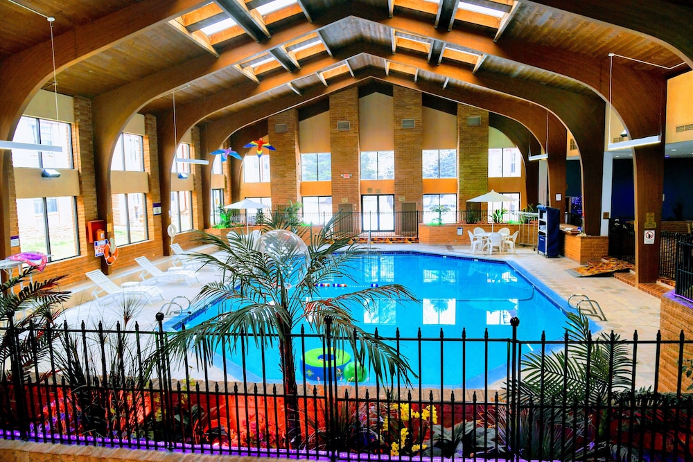 Douglas Inn Amp Conference Center 18/50