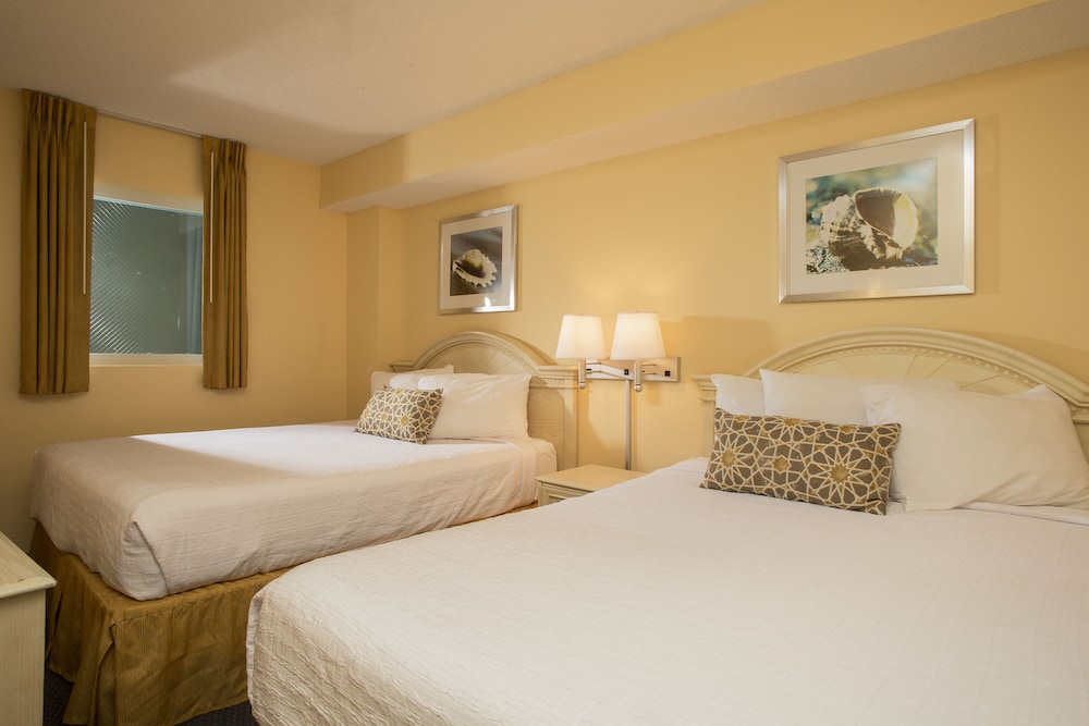 3 BEDROOMS, CONDO, PARTIAL OCEAN VIEW
