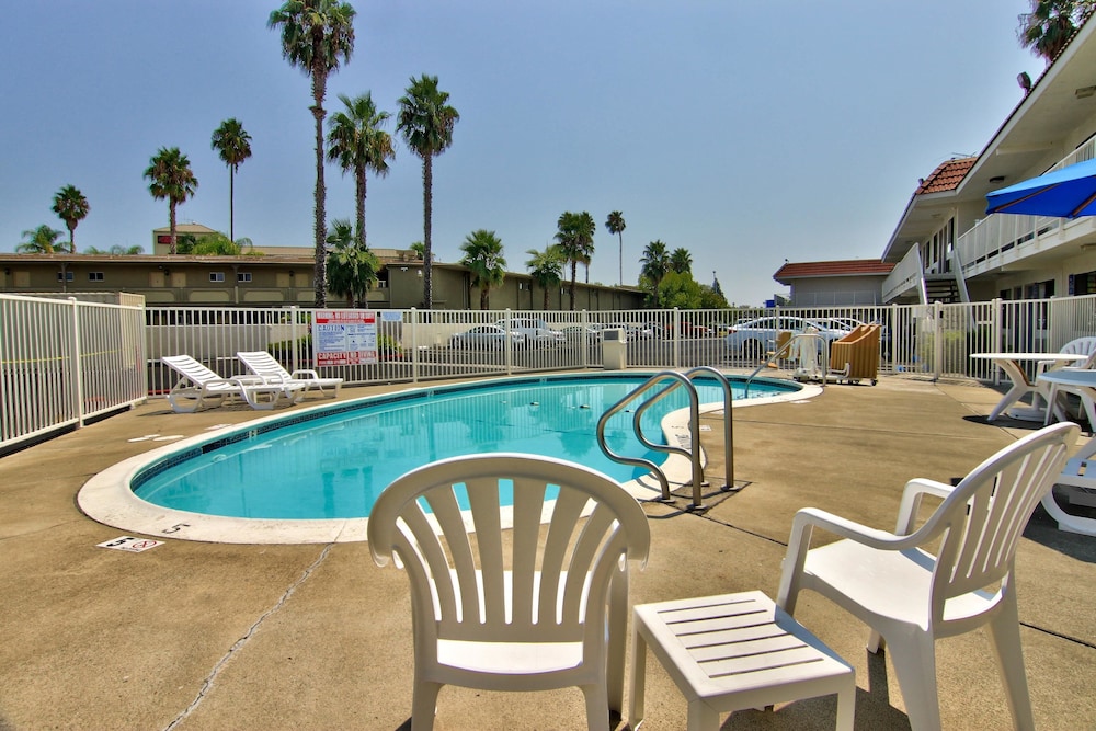 Motel6 West Sacramento, CA 49/60
