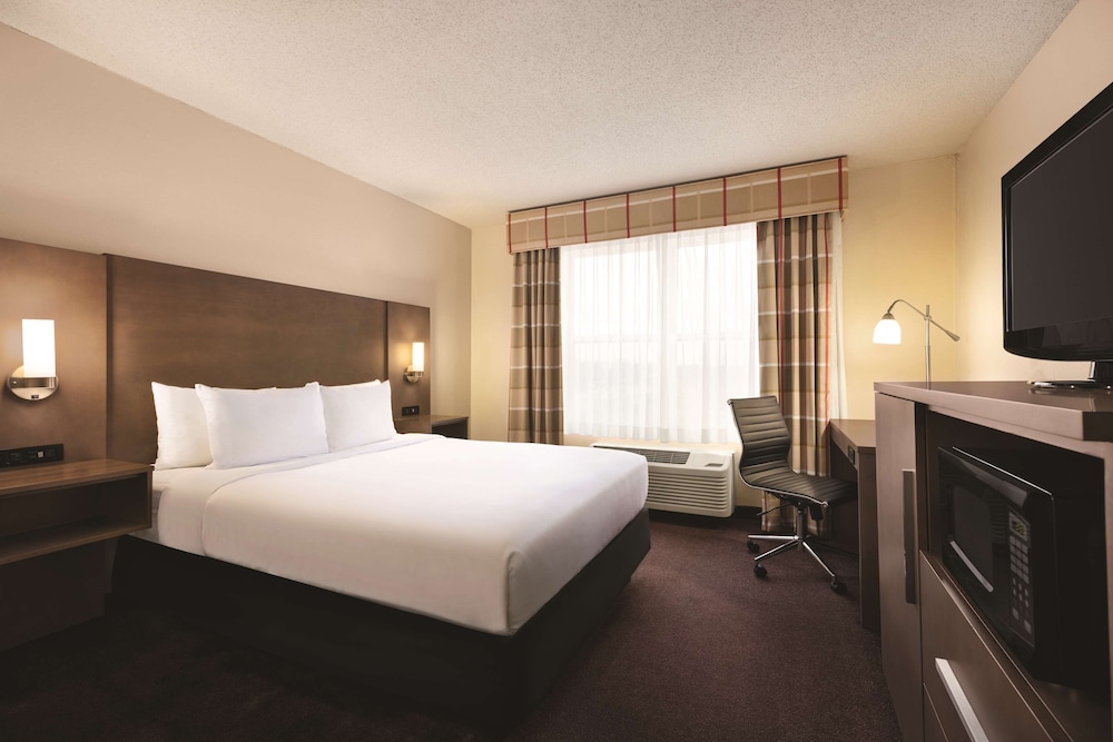 Country Inn Suites By Radisson Forest Lake Mn 14/37