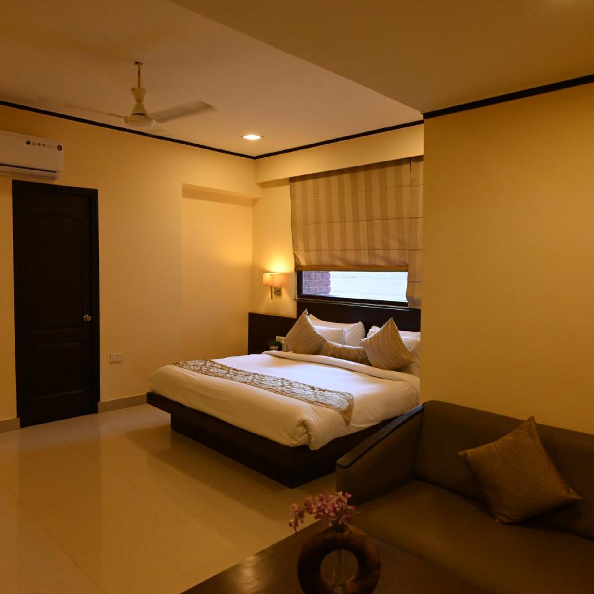 Little Chef Hotel 18/55