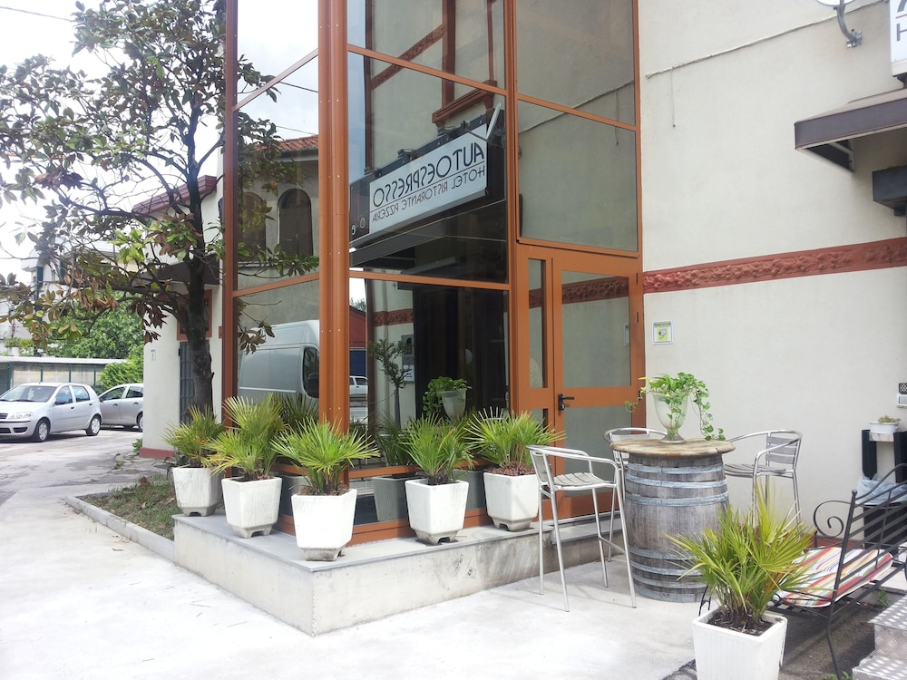 Hotel Autoespresso 4/50