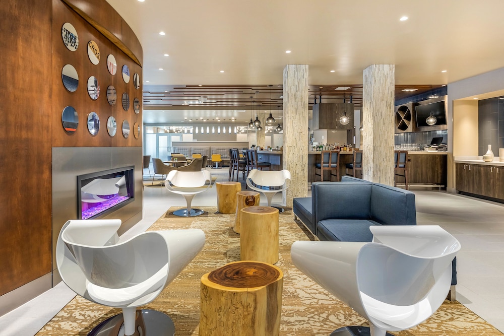 Cambria Hotel Milwaukee Downtown 33/56