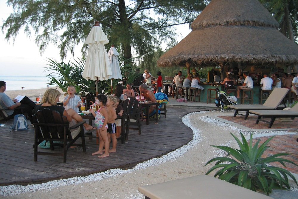 Lanta Castaway Beach Resort 40/50