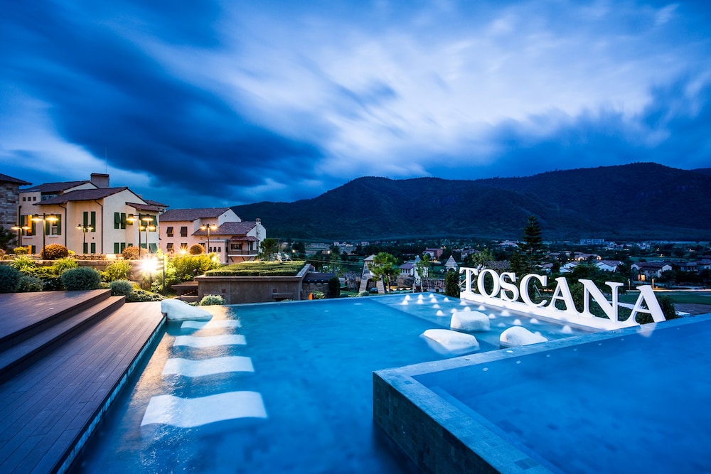 Town Square Suites By Toscana Valley 42/50