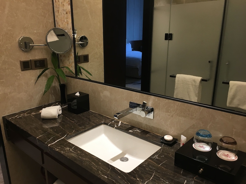 غرفة بسرير كينج للمدخنين، Ramada by Wyndham Huizhou South 4/5