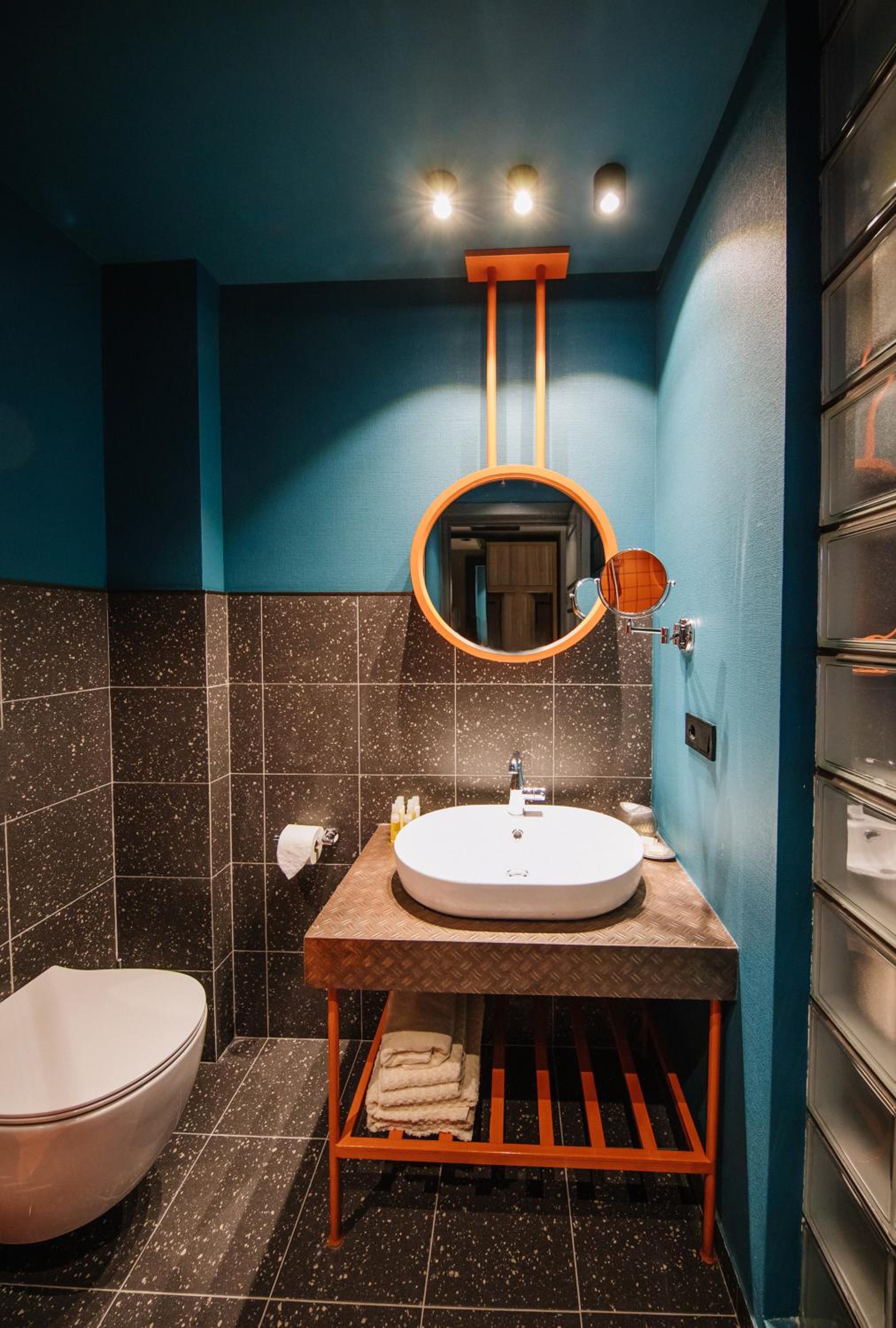 Room, Double or Twin Bed, Street View، Sandali Metekhi Boutique hotel 5/6
