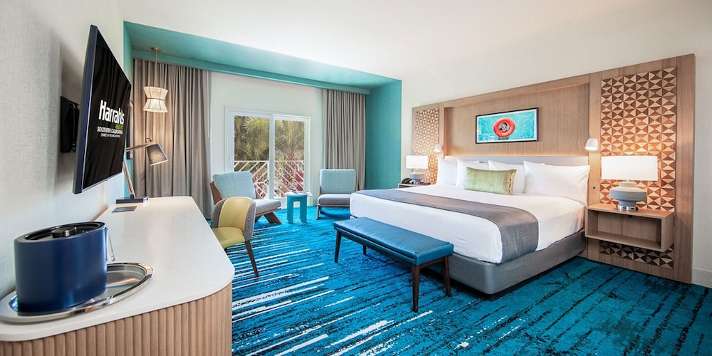 Dive In, King Bed, Pool View