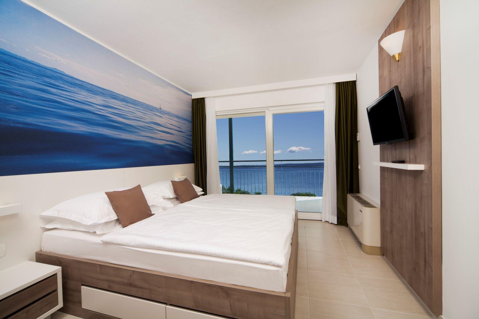 Suite, sea side, balcony
