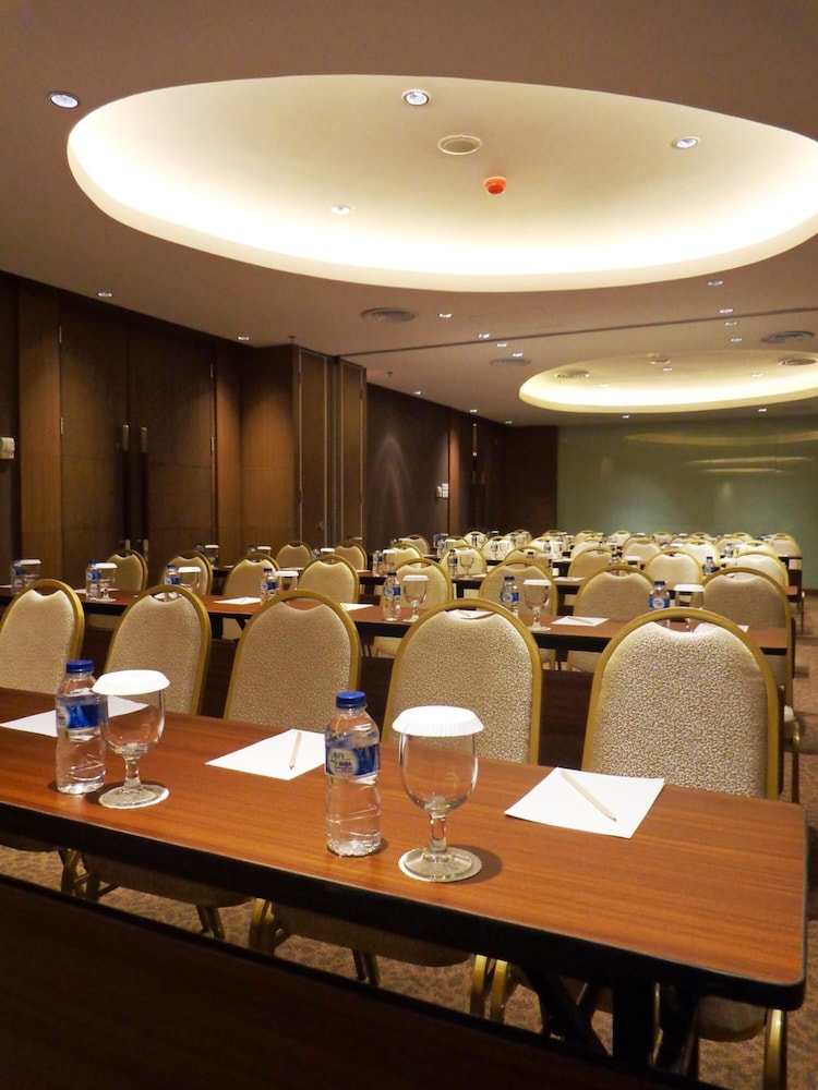 SOLL MARINA HOTEL SERPONG 56/64