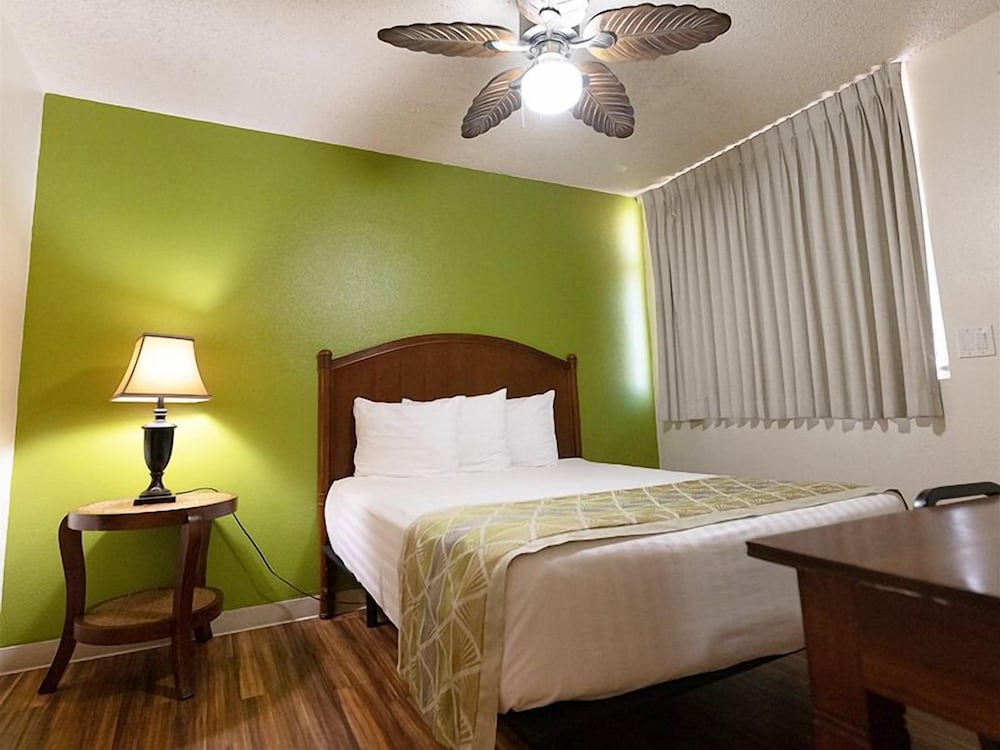 Pacific Marina Inn 29/53