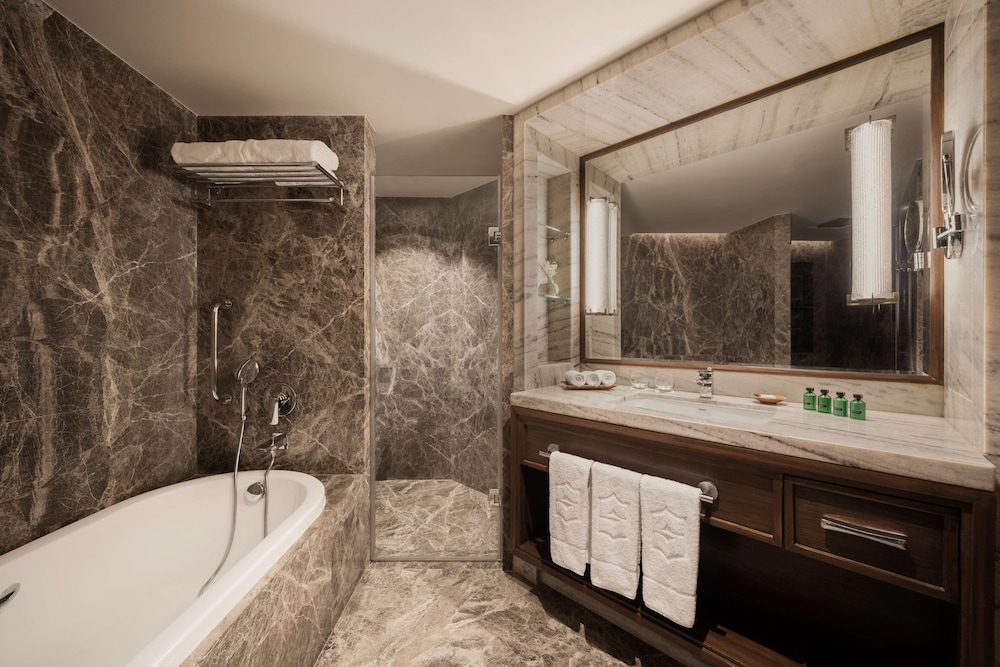 Shangri La Eros New Delhi Hotel 72/72