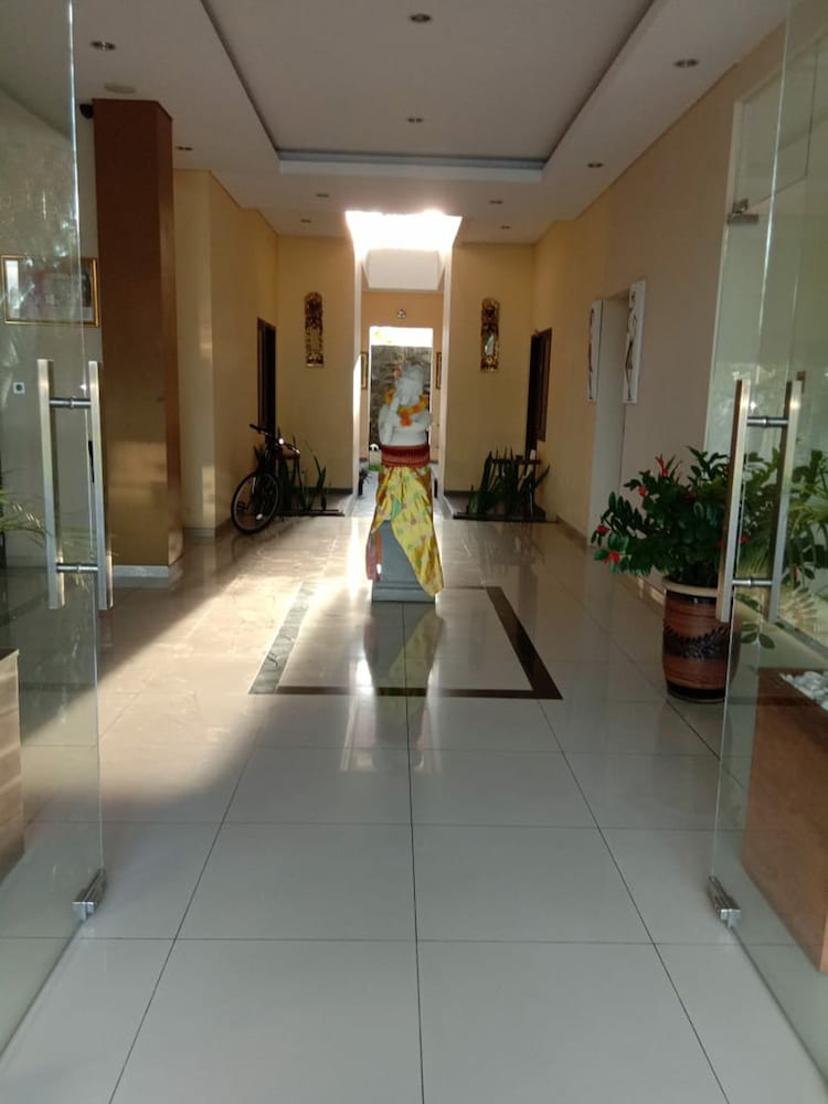 Hotel Mandari 48/65