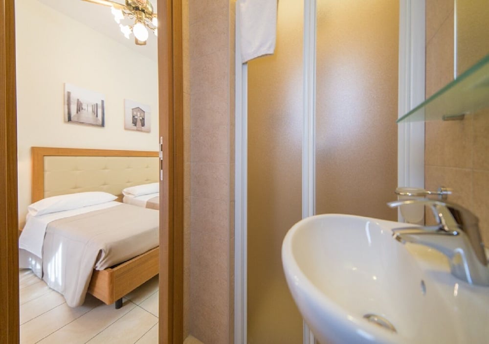 Mediterraneo Hotel and Suites 50/50