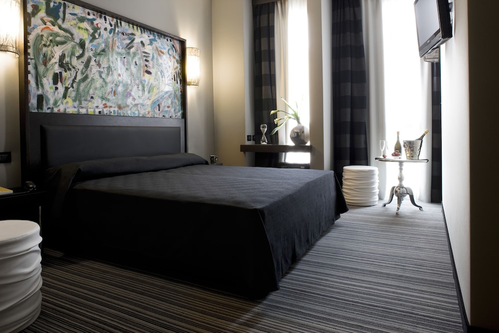 ROOM, SINGLE, DOUBLE BED