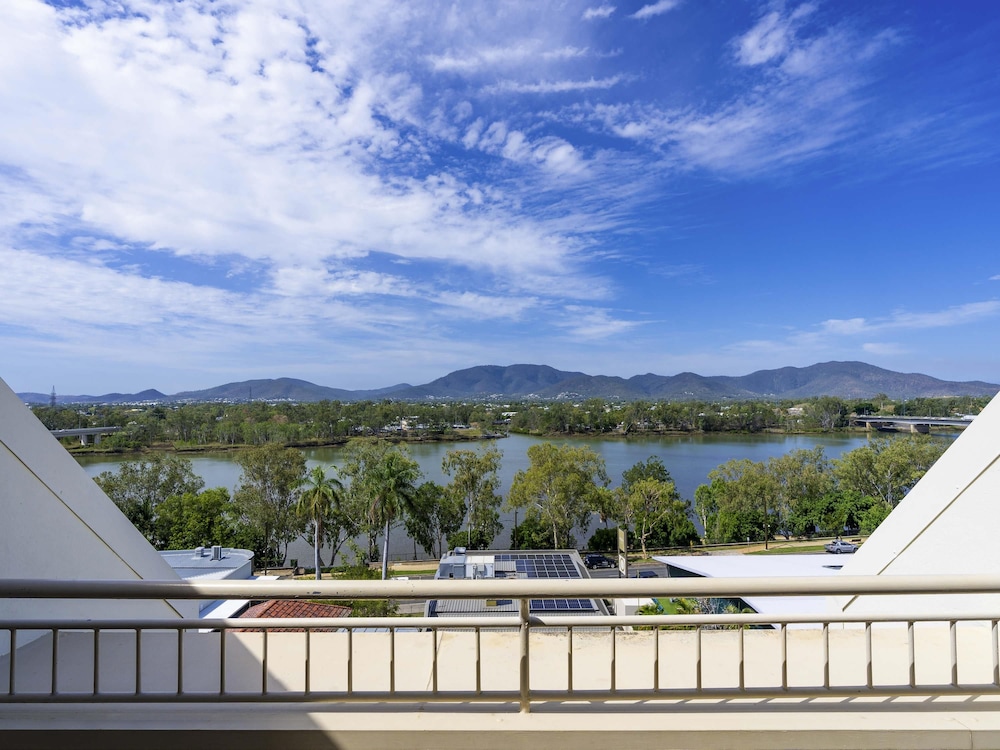 Mercure Rockhampton 52/55